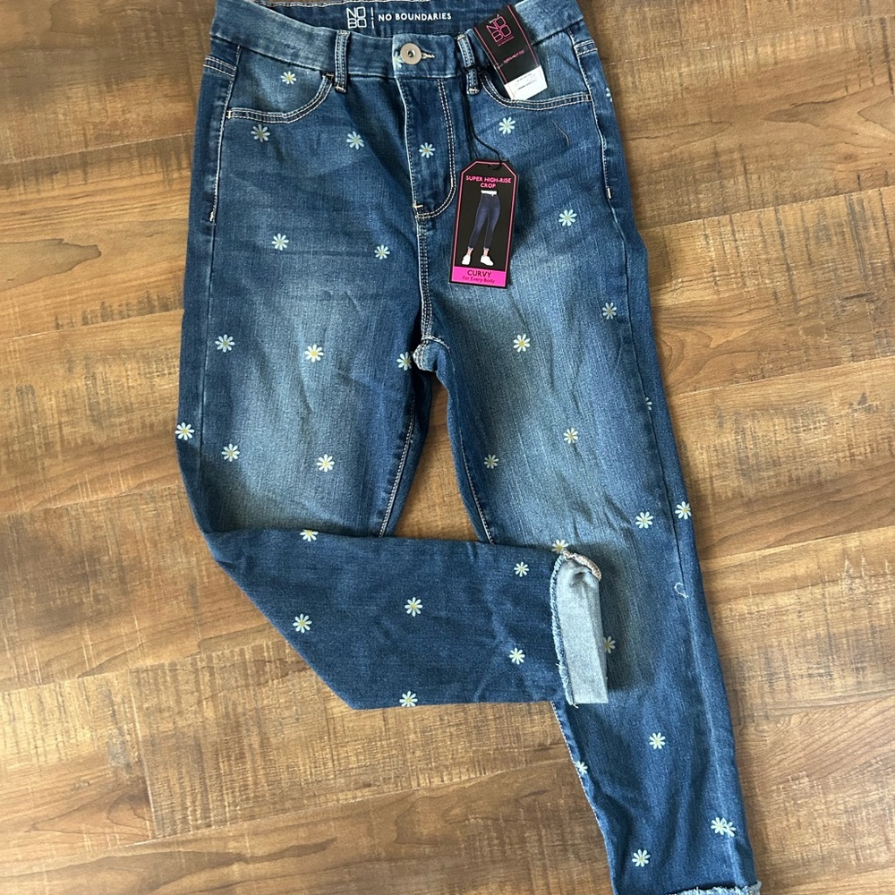 No Boundaries Blue Floral Women's capris 🌼